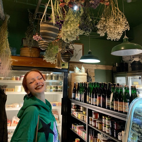 Meet your Posher, Danielle - Picture 4 of 9